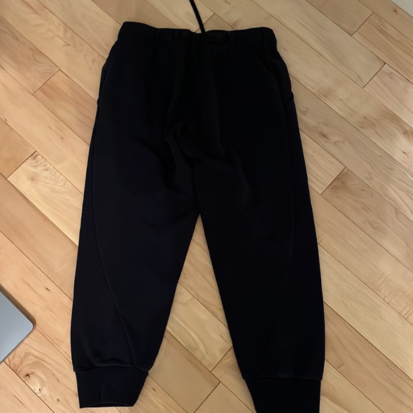Nike Black Cropped Sweatpants - Picture 3 of 4